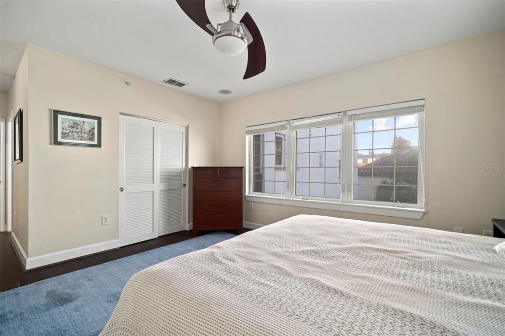 待售: $699,900 (2 贝兹, 2 浴室, 1404 平方英尺)