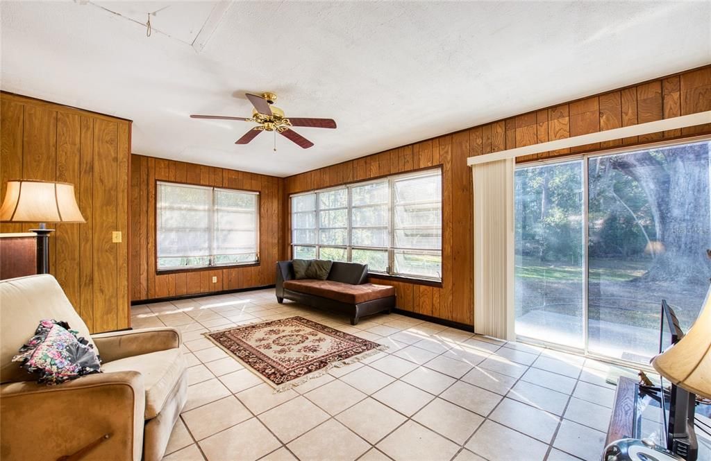 For Sale: $445,000 (5 beds, 2 baths, 1685 Square Feet)