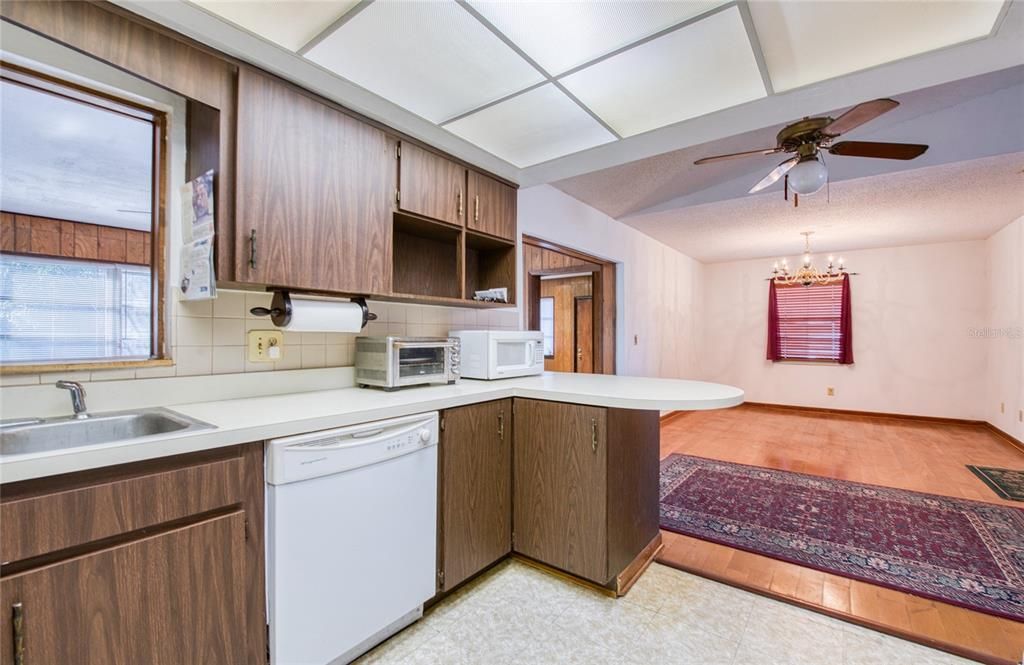 For Sale: $445,000 (5 beds, 2 baths, 1685 Square Feet)