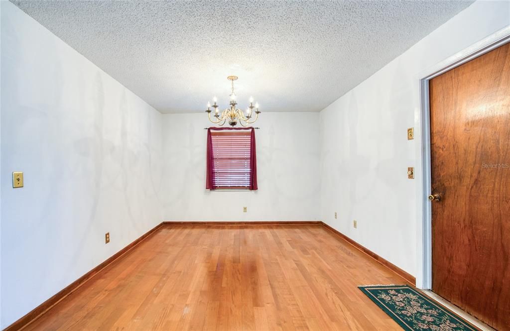 For Sale: $445,000 (5 beds, 2 baths, 1685 Square Feet)