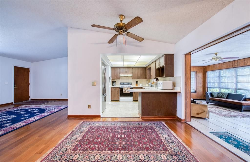 For Sale: $445,000 (5 beds, 2 baths, 1685 Square Feet)