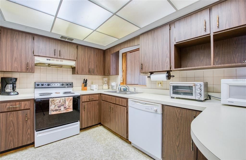 For Sale: $445,000 (5 beds, 2 baths, 1685 Square Feet)