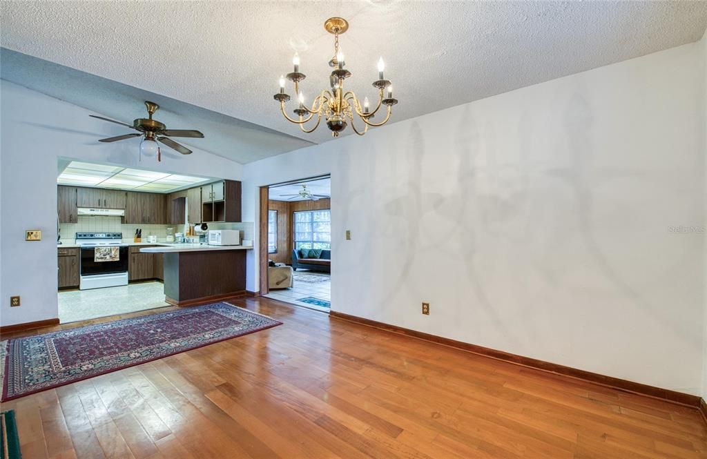 For Sale: $445,000 (5 beds, 2 baths, 1685 Square Feet)