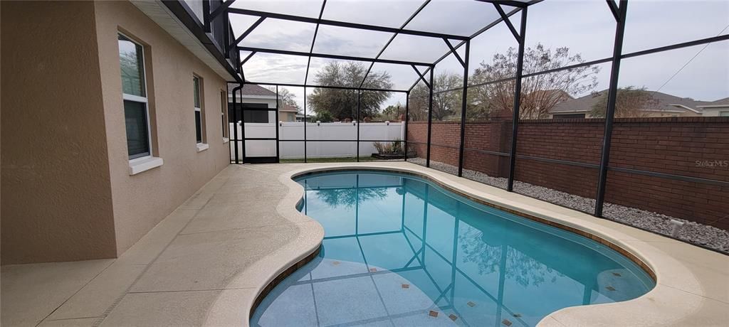 出租: $2,800 (4 贝兹, 2 浴室, 2585 平方英尺)