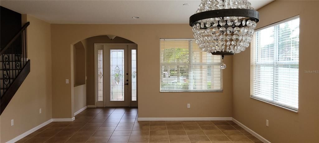 出租: $2,800 (4 贝兹, 2 浴室, 2585 平方英尺)