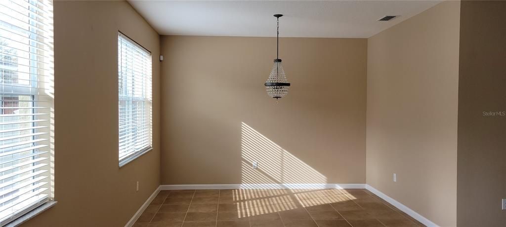 出租: $2,800 (4 贝兹, 2 浴室, 2585 平方英尺)