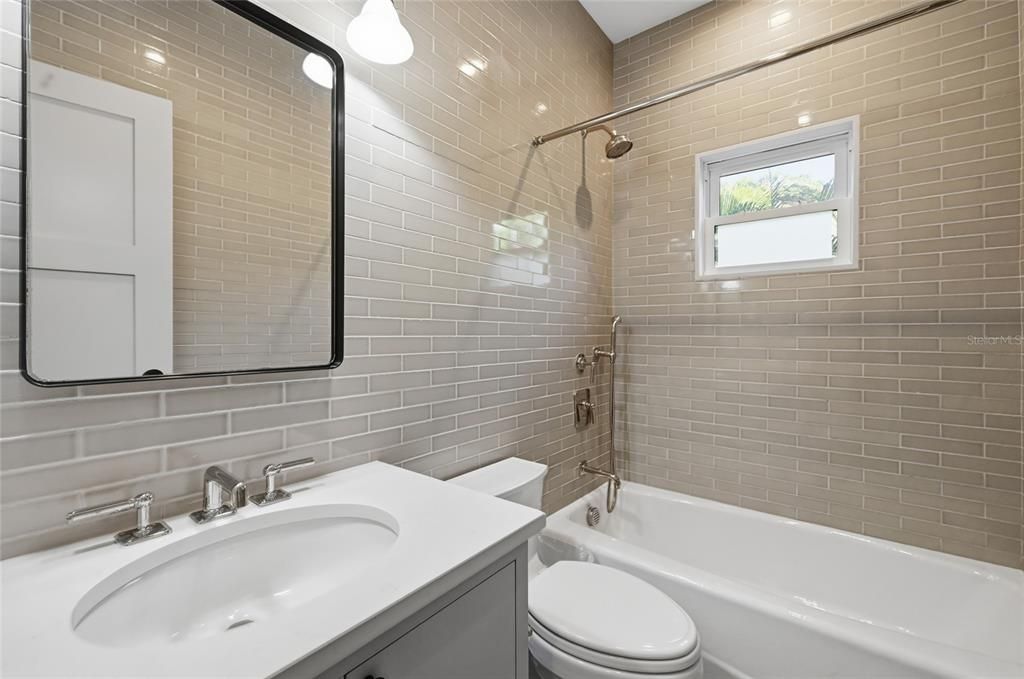 For Sale: $2,095,000 (3 beds, 3 baths, 1905 Square Feet)