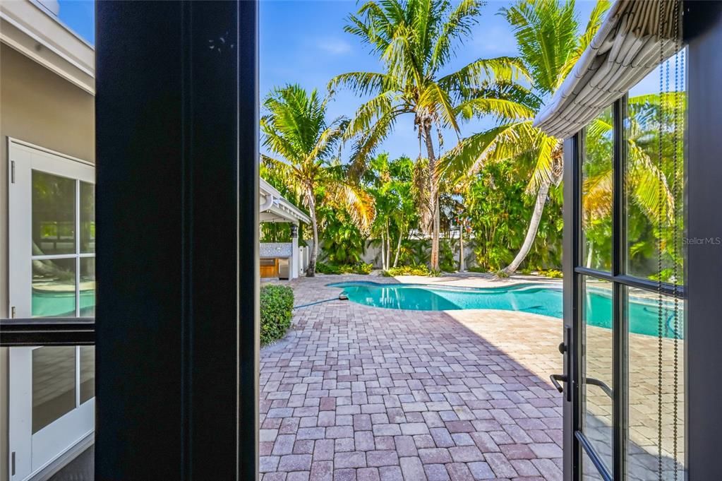 For Sale: $2,095,000 (3 beds, 3 baths, 1905 Square Feet)