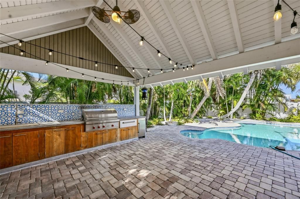 For Sale: $2,095,000 (3 beds, 3 baths, 1905 Square Feet)