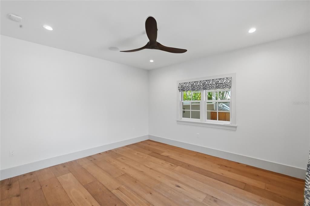 For Sale: $2,095,000 (3 beds, 3 baths, 1905 Square Feet)