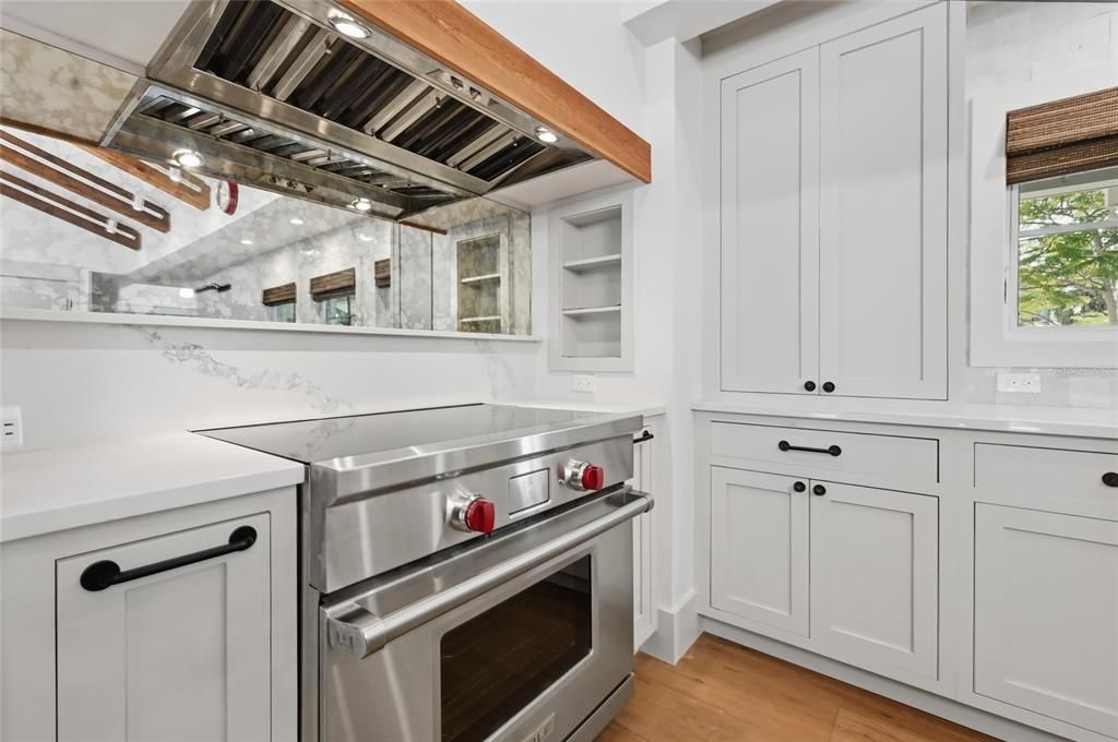 For Sale: $2,095,000 (3 beds, 3 baths, 1905 Square Feet)