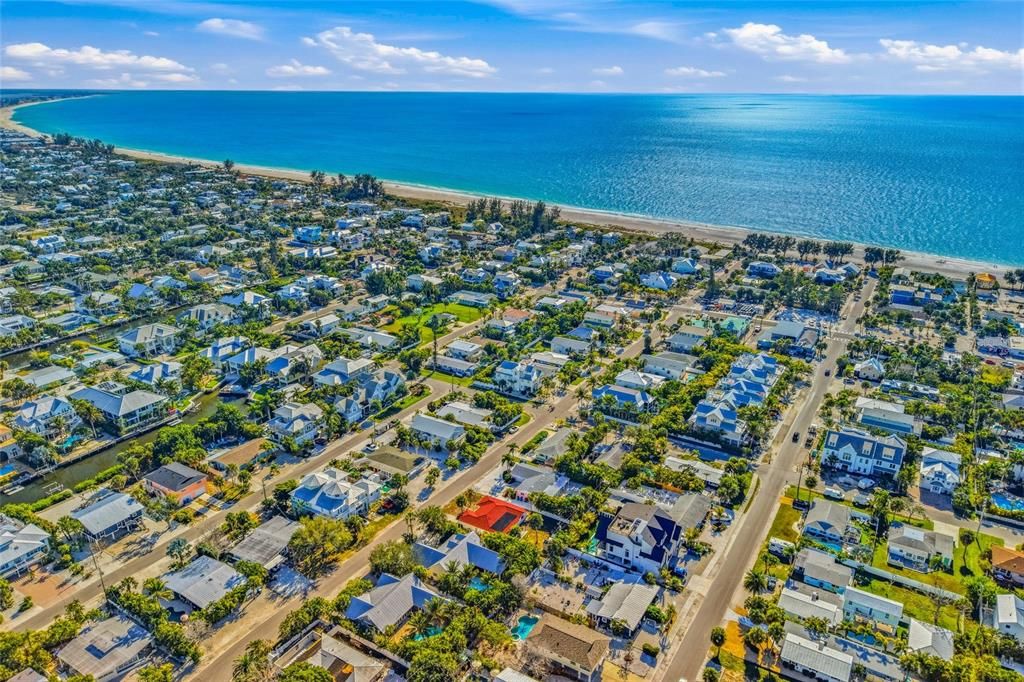 For Sale: $2,095,000 (3 beds, 3 baths, 1905 Square Feet)