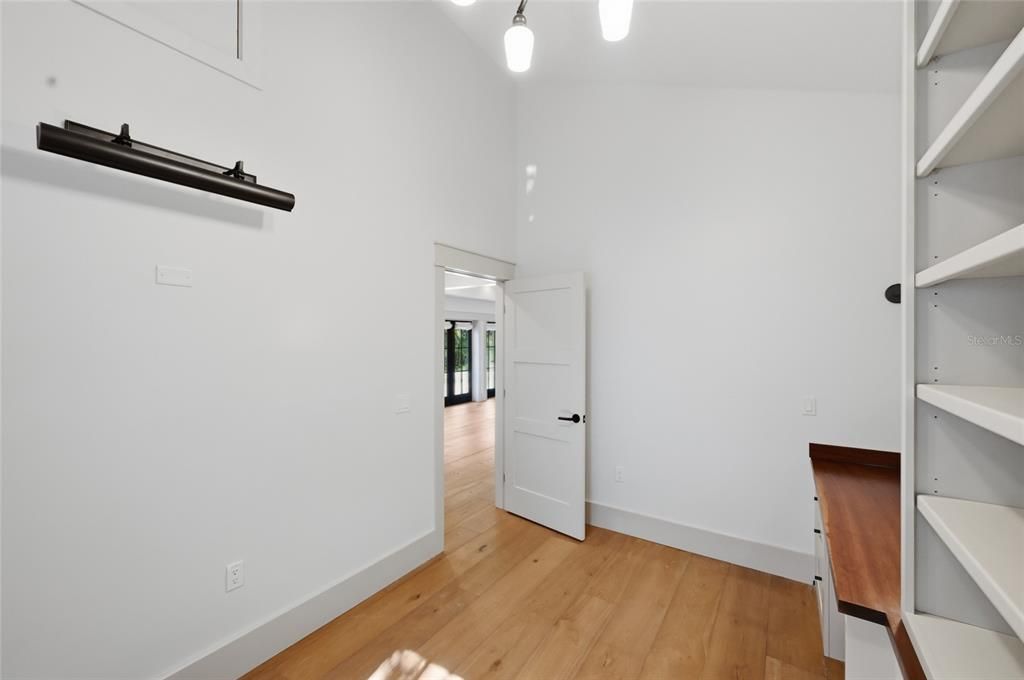 For Sale: $2,095,000 (3 beds, 3 baths, 1905 Square Feet)