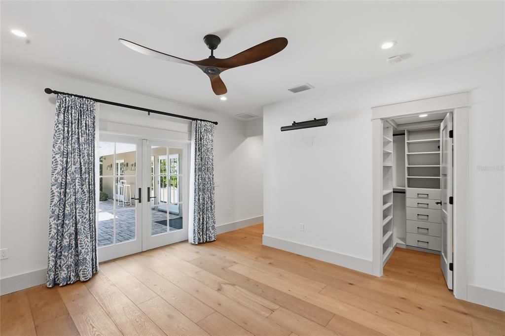 For Sale: $2,095,000 (3 beds, 3 baths, 1905 Square Feet)