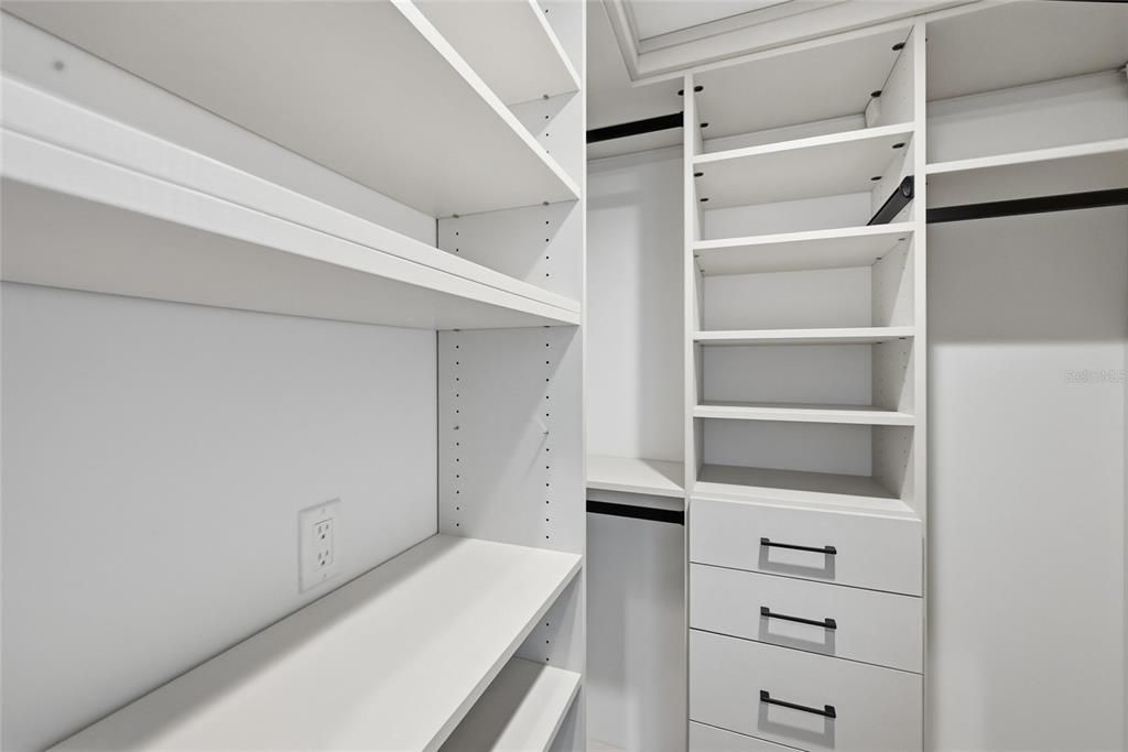 For Sale: $2,095,000 (3 beds, 3 baths, 1905 Square Feet)