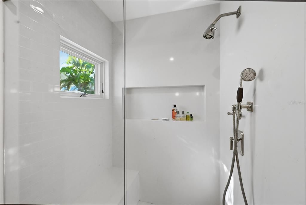 For Sale: $2,095,000 (3 beds, 3 baths, 1905 Square Feet)