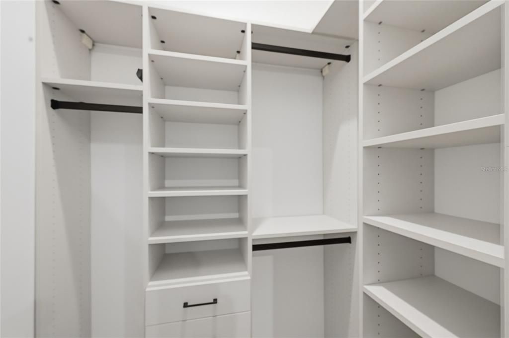 For Sale: $2,095,000 (3 beds, 3 baths, 1905 Square Feet)