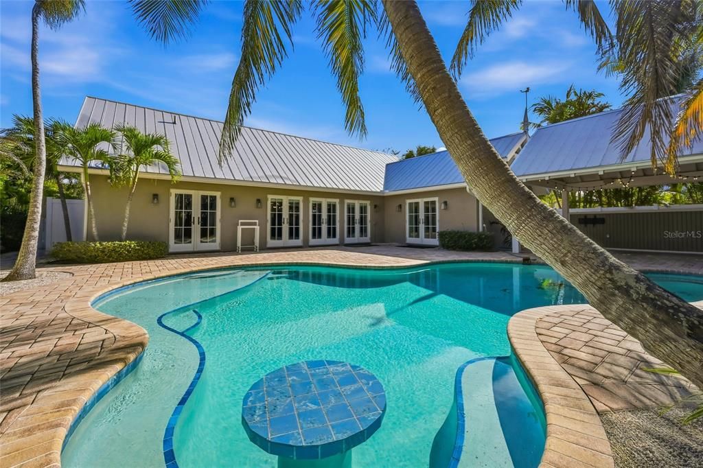 For Sale: $2,095,000 (3 beds, 3 baths, 1905 Square Feet)