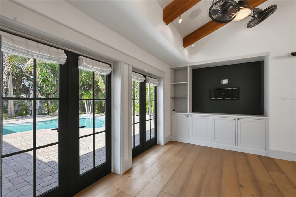 For Sale: $2,095,000 (3 beds, 3 baths, 1905 Square Feet)