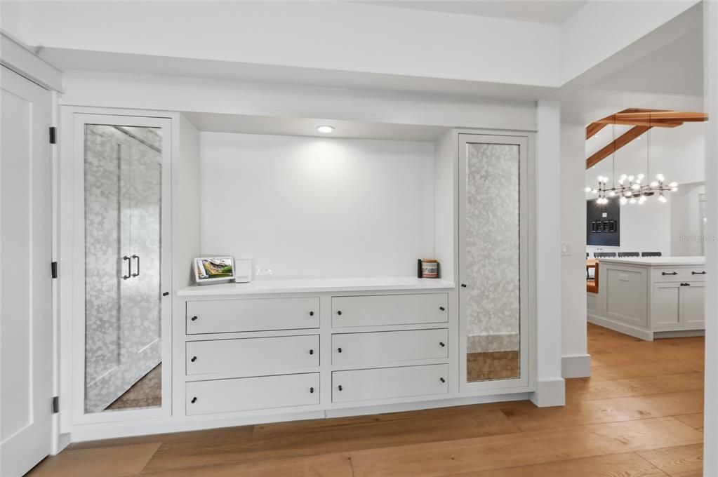 For Sale: $2,095,000 (3 beds, 3 baths, 1905 Square Feet)