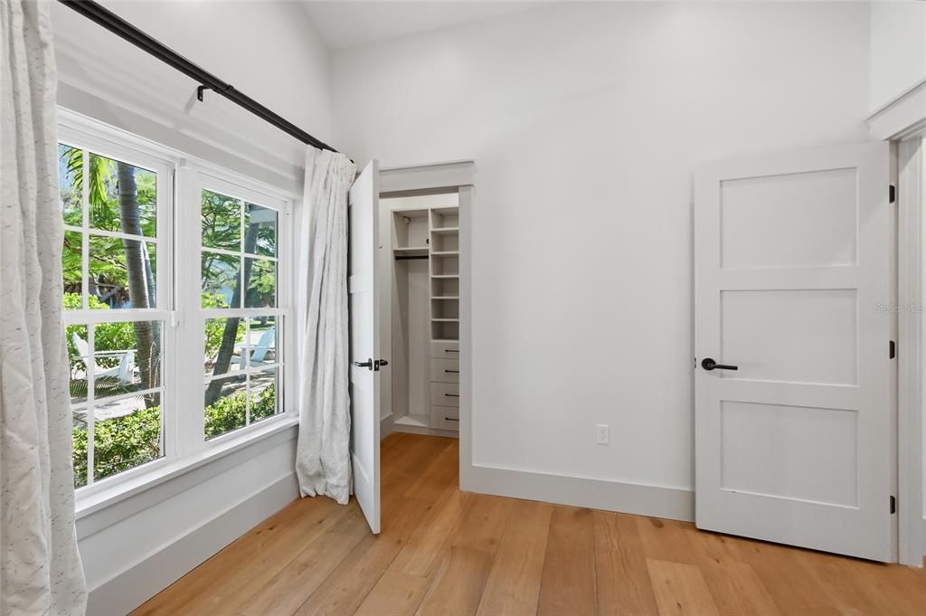 For Sale: $2,095,000 (3 beds, 3 baths, 1905 Square Feet)