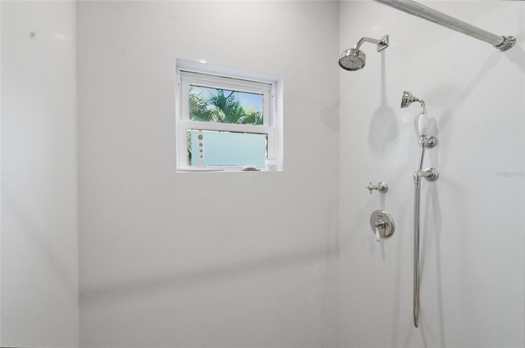 For Sale: $2,095,000 (3 beds, 3 baths, 1905 Square Feet)