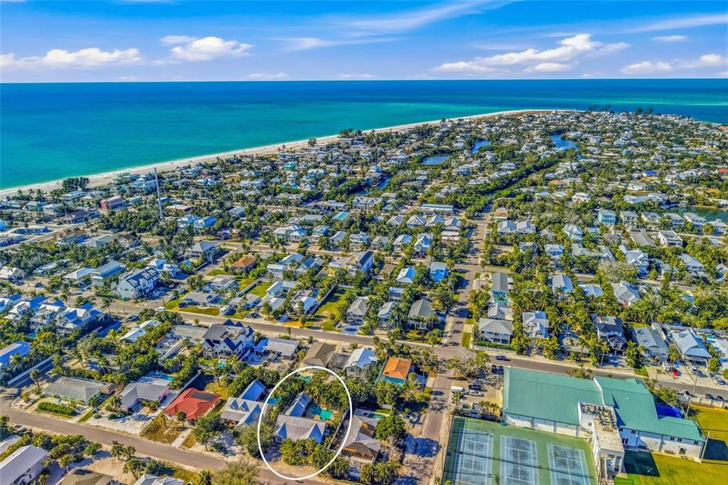 For Sale: $2,095,000 (3 beds, 3 baths, 1905 Square Feet)
