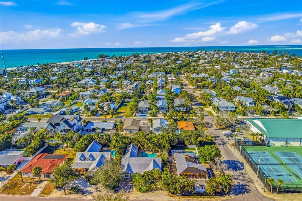 For Sale: $2,095,000 (3 beds, 3 baths, 1905 Square Feet)
