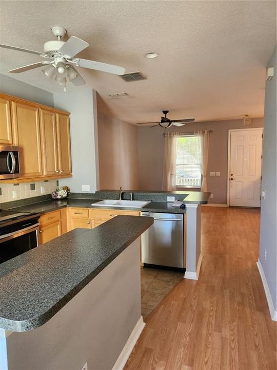 For Sale: $414,999 (3 beds, 2 baths, 1461 Square Feet)