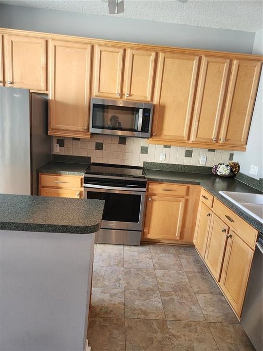 For Sale: $414,999 (3 beds, 2 baths, 1461 Square Feet)