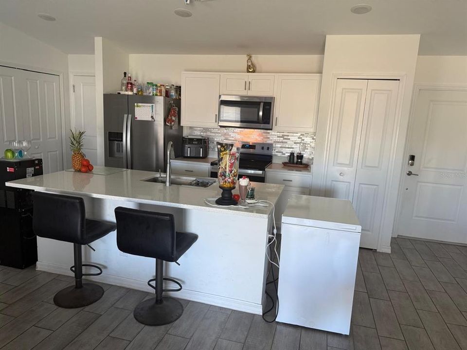 For Sale: $260,000 (3 beds, 2 baths, 1240 Square Feet)