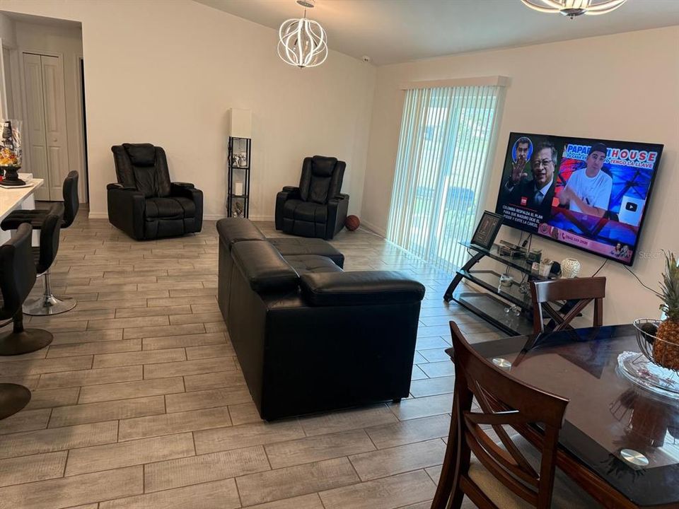 For Sale: $260,000 (3 beds, 2 baths, 1240 Square Feet)