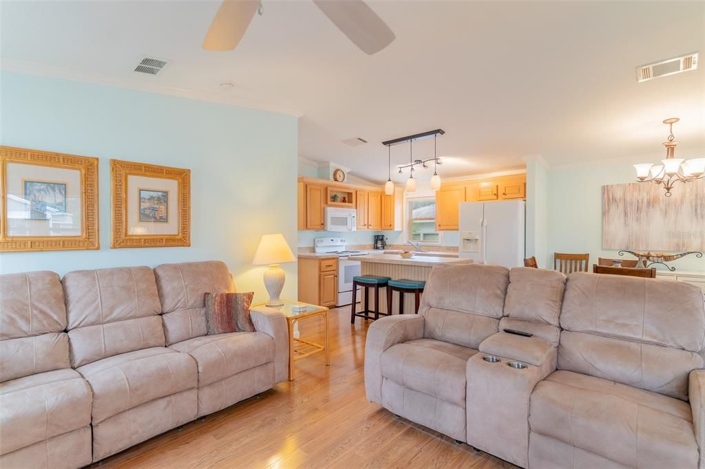 For Sale: $195,000 (3 beds, 2 baths, 1152 Square Feet)