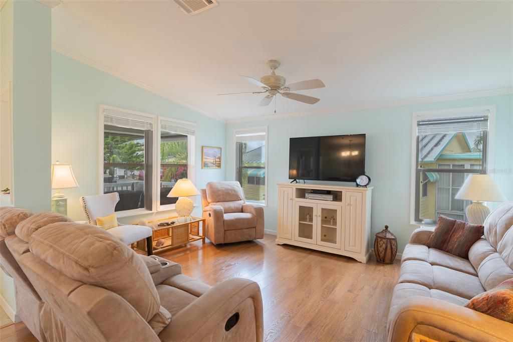 For Sale: $195,000 (3 beds, 2 baths, 1152 Square Feet)