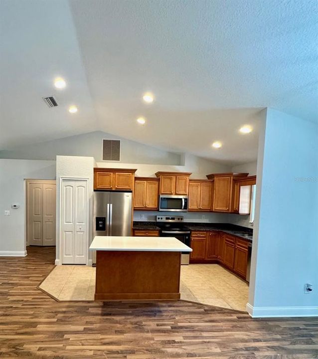 Active With Contract: $519,000 (3 beds, 2 baths, 1632 Square Feet)