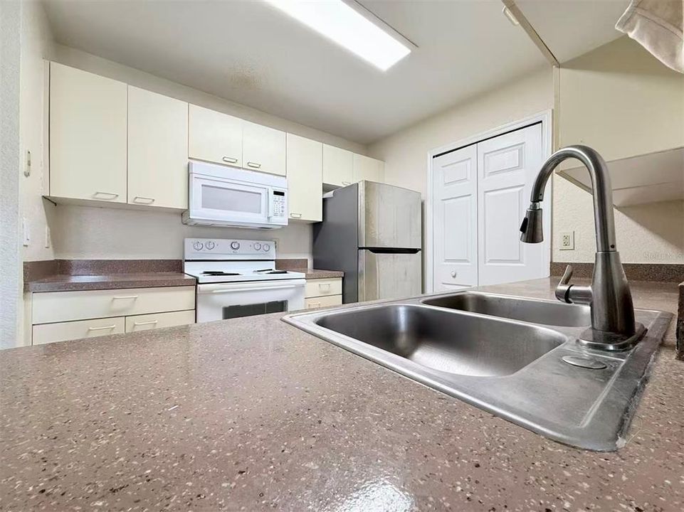 待售: $179,990 (1 贝兹, 1 浴室, 650 平方英尺)