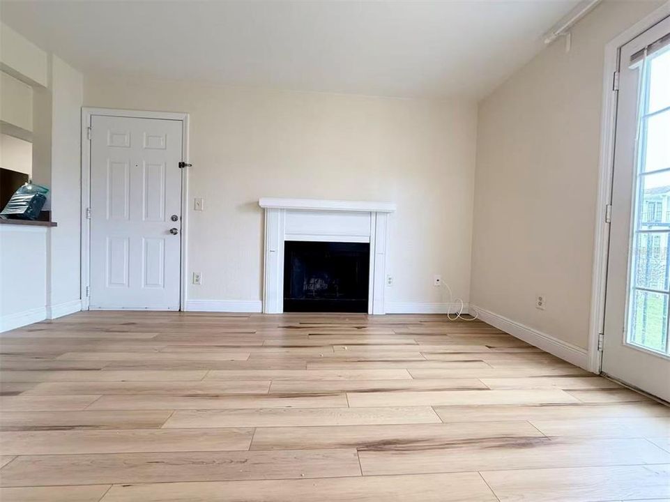 待售: $179,990 (1 贝兹, 1 浴室, 650 平方英尺)