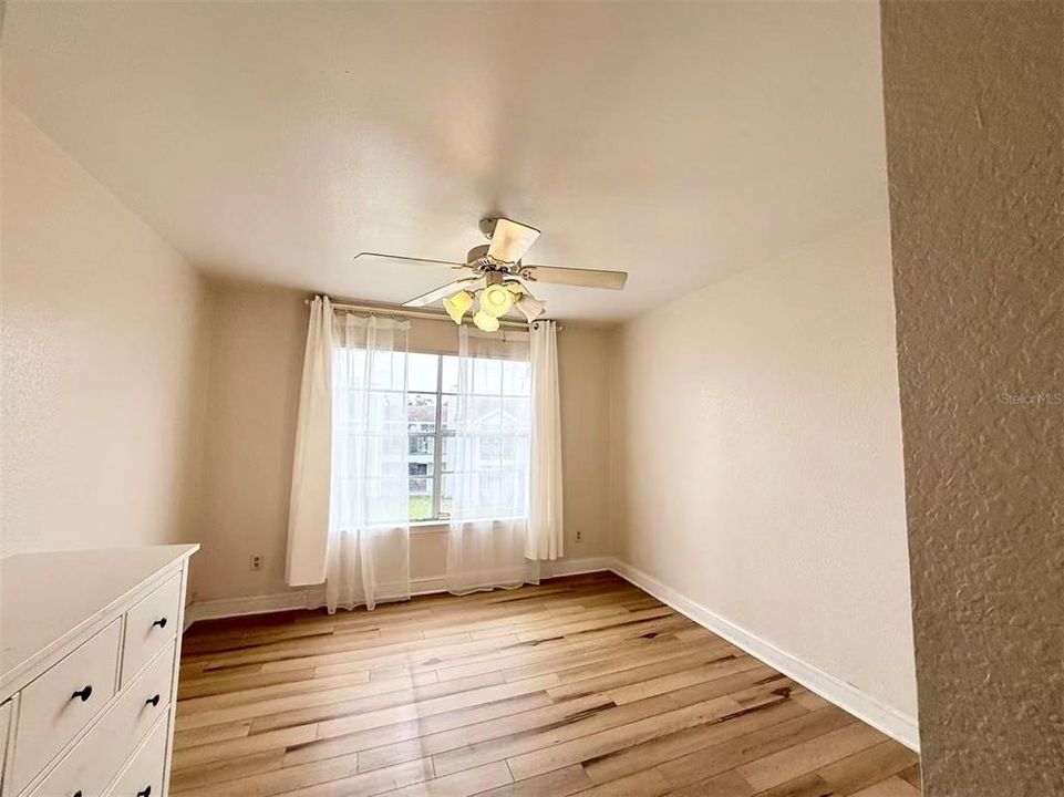 待售: $179,990 (1 贝兹, 1 浴室, 650 平方英尺)