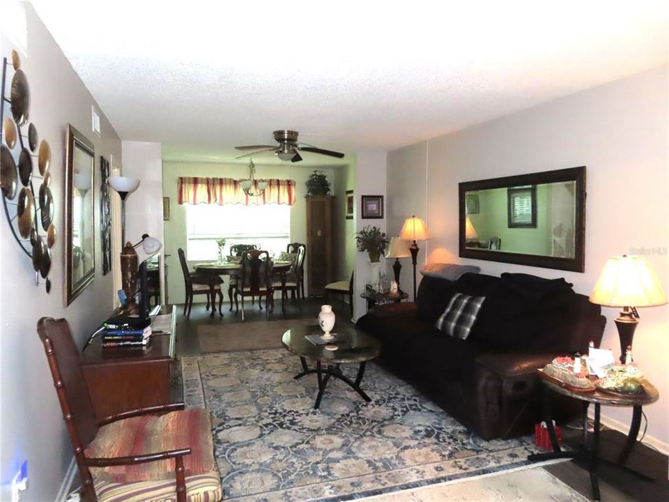 На продажу: $112,900 (2 спален, 2 ванн, 917 Квадратных фут)