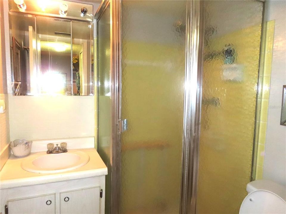 На продажу: $112,900 (2 спален, 2 ванн, 917 Квадратных фут)