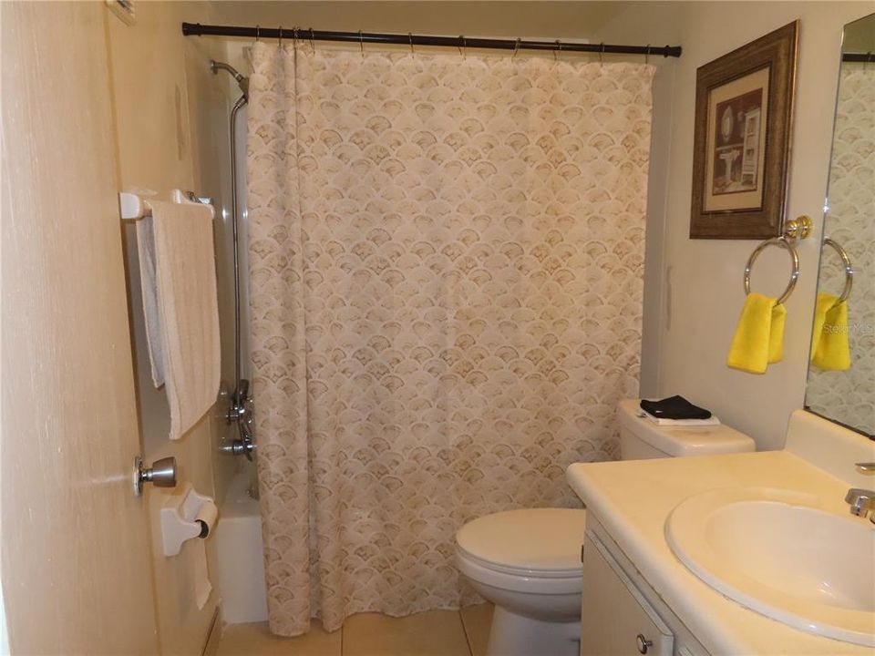 На продажу: $112,900 (2 спален, 2 ванн, 917 Квадратных фут)