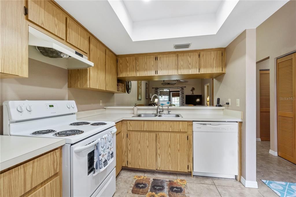 На продажу: $200,000 (2 спален, 2 ванн, 930 Квадратных фут)