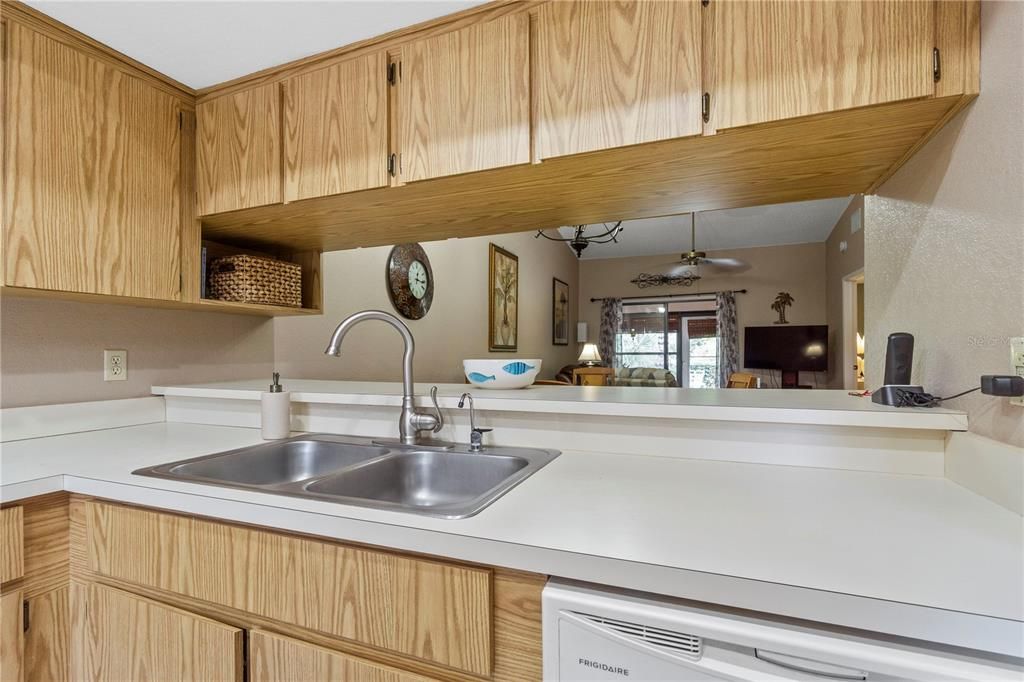 На продажу: $200,000 (2 спален, 2 ванн, 930 Квадратных фут)