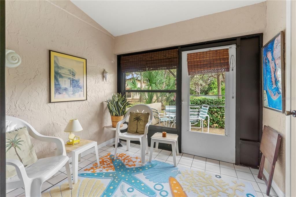 На продажу: $200,000 (2 спален, 2 ванн, 930 Квадратных фут)