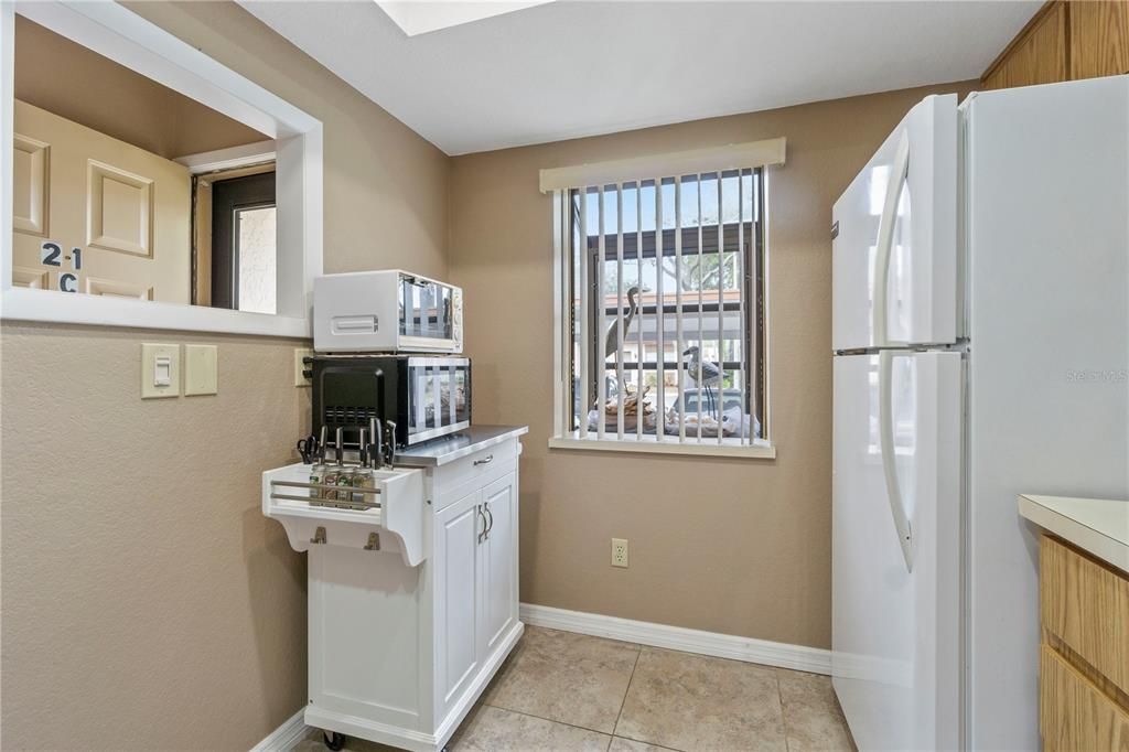 На продажу: $200,000 (2 спален, 2 ванн, 930 Квадратных фут)