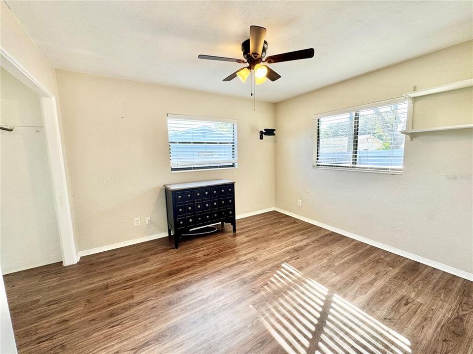 待售: $349,900 (2 贝兹, 2 浴室, 1128 平方英尺)