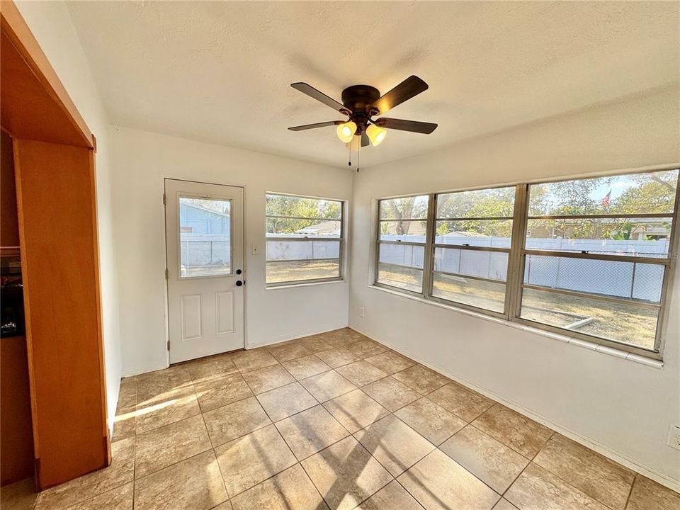 待售: $349,900 (2 贝兹, 2 浴室, 1128 平方英尺)