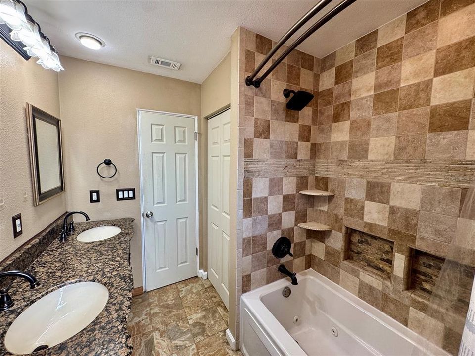 待售: $349,900 (2 贝兹, 2 浴室, 1128 平方英尺)