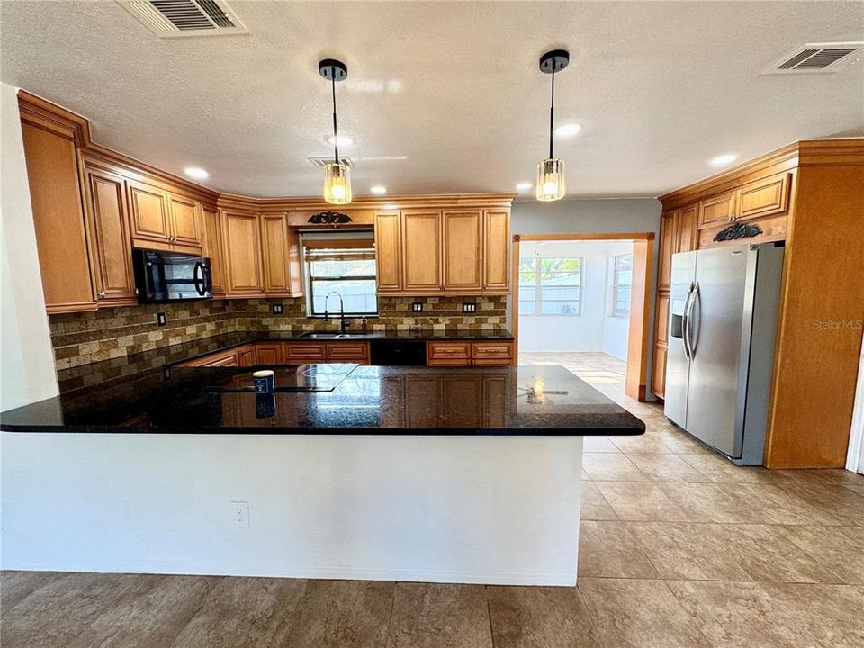 待售: $349,900 (2 贝兹, 2 浴室, 1128 平方英尺)