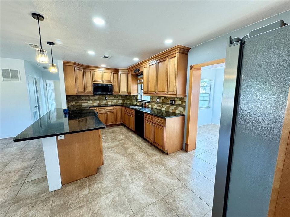 待售: $349,900 (2 贝兹, 2 浴室, 1128 平方英尺)